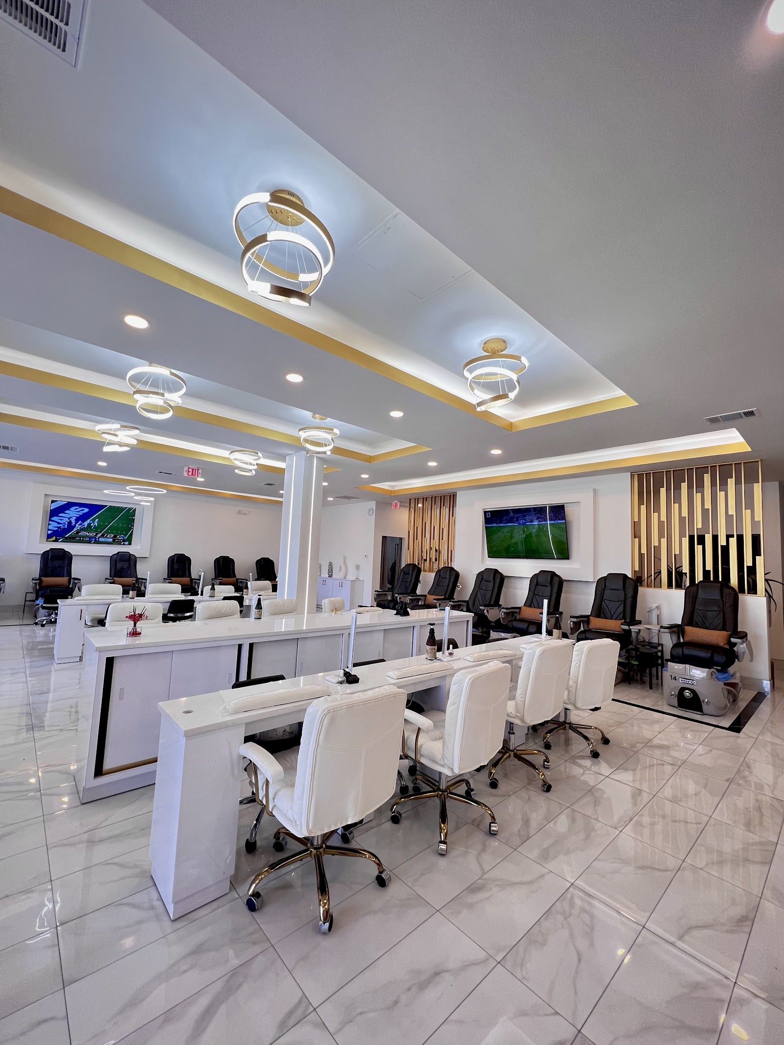 Manos Nail Bar - Best Rated Nail Salon in Uptown Dallas ( 20% OFF Monday-Thursday until 3:00PM)