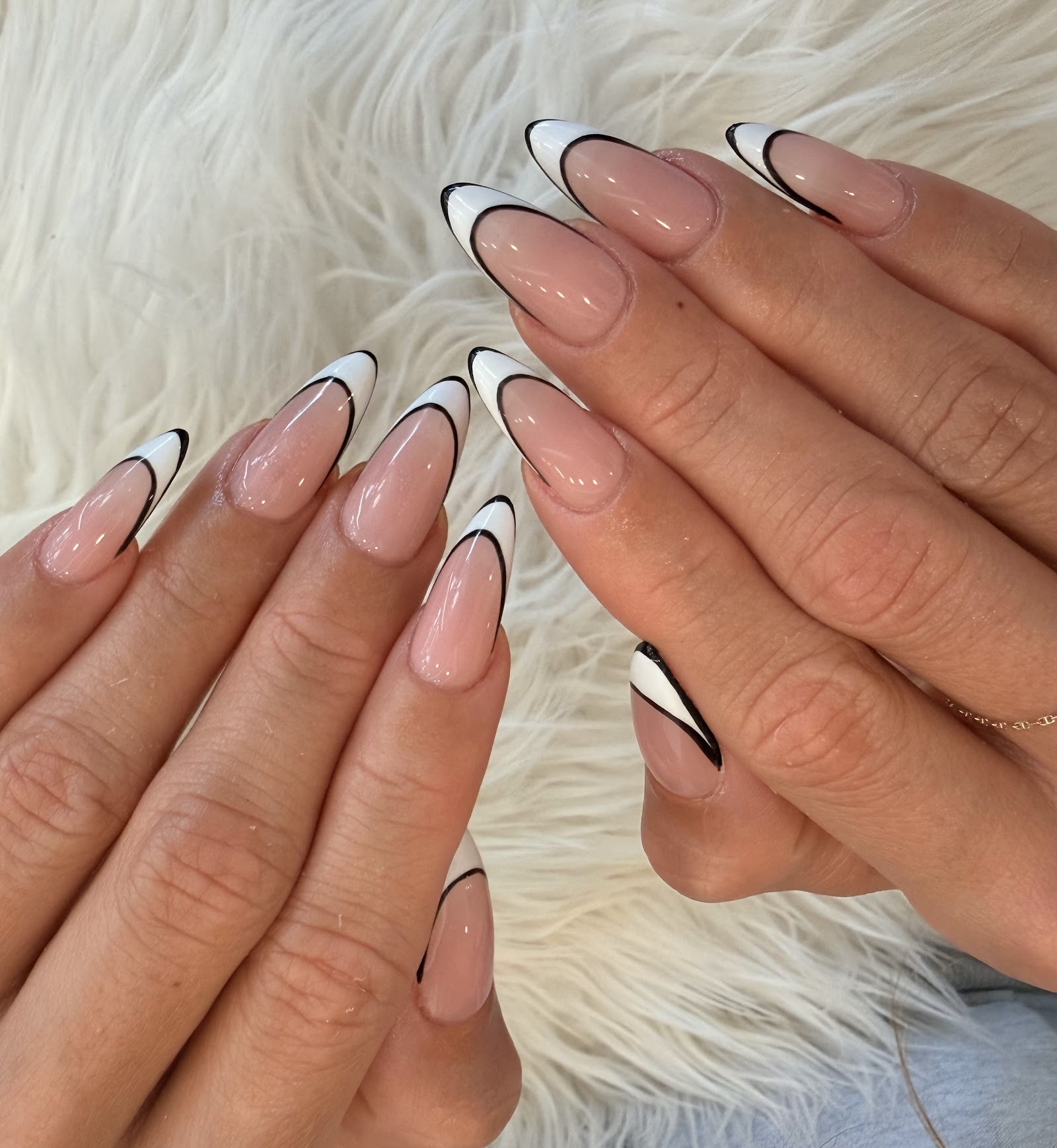 Manos Nail Bar - Best Rated Nail Salon in Uptown Dallas ( 20% OFF Monday-Thursday until 3:00PM) photo 3