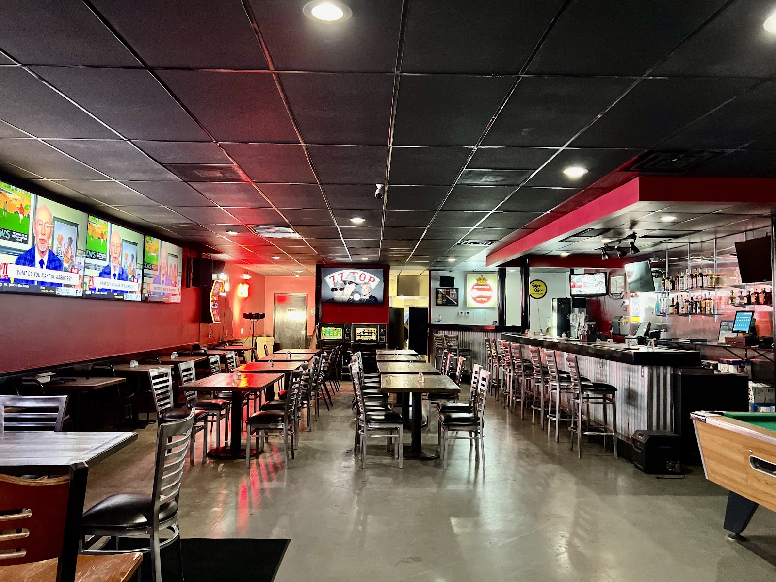 Roy's Sports Bar & Grill photo 2