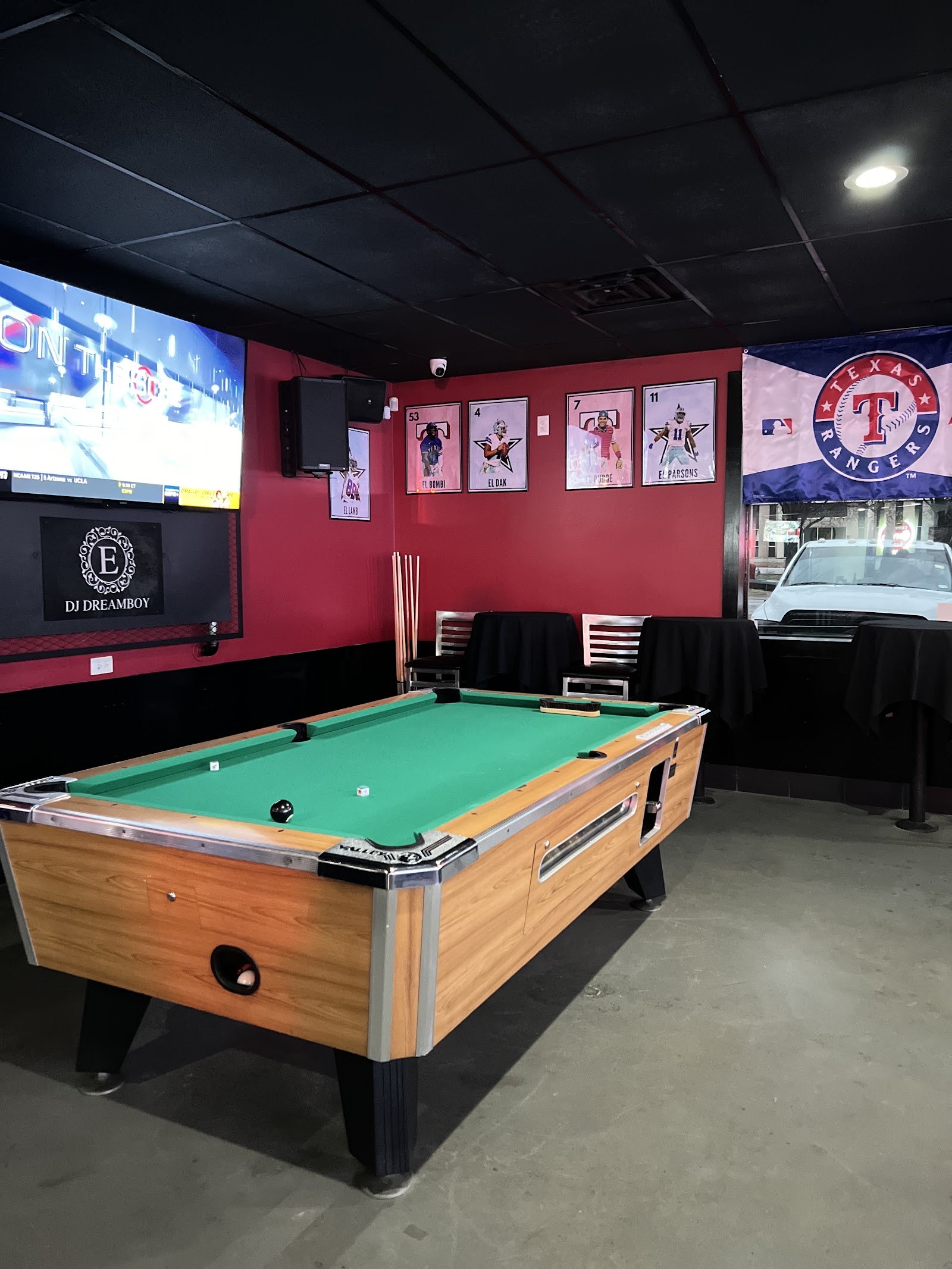 Roy's Sports Bar & Grill photo 3