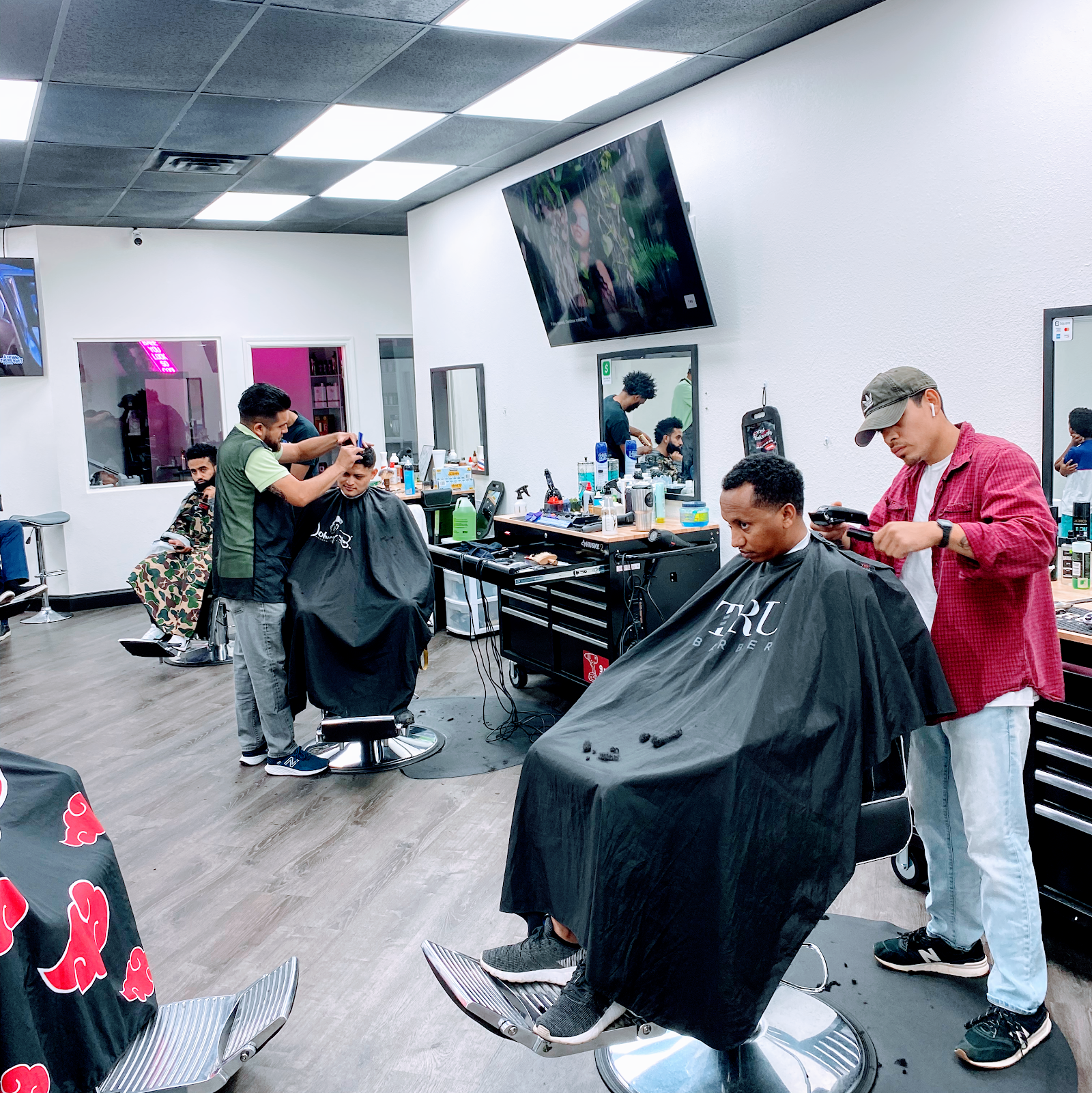 BLADE 21 BARBERSHOP + SALON photo 2
