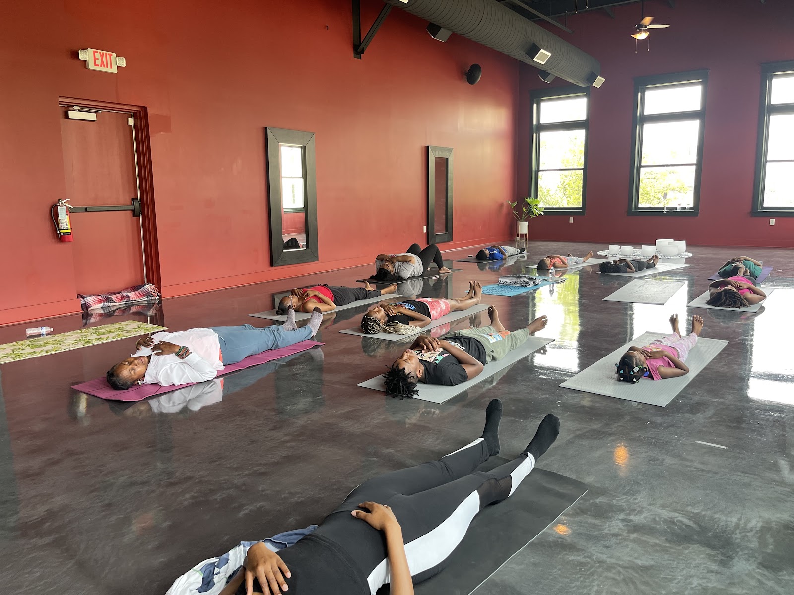 V12 Yoga photo 2
