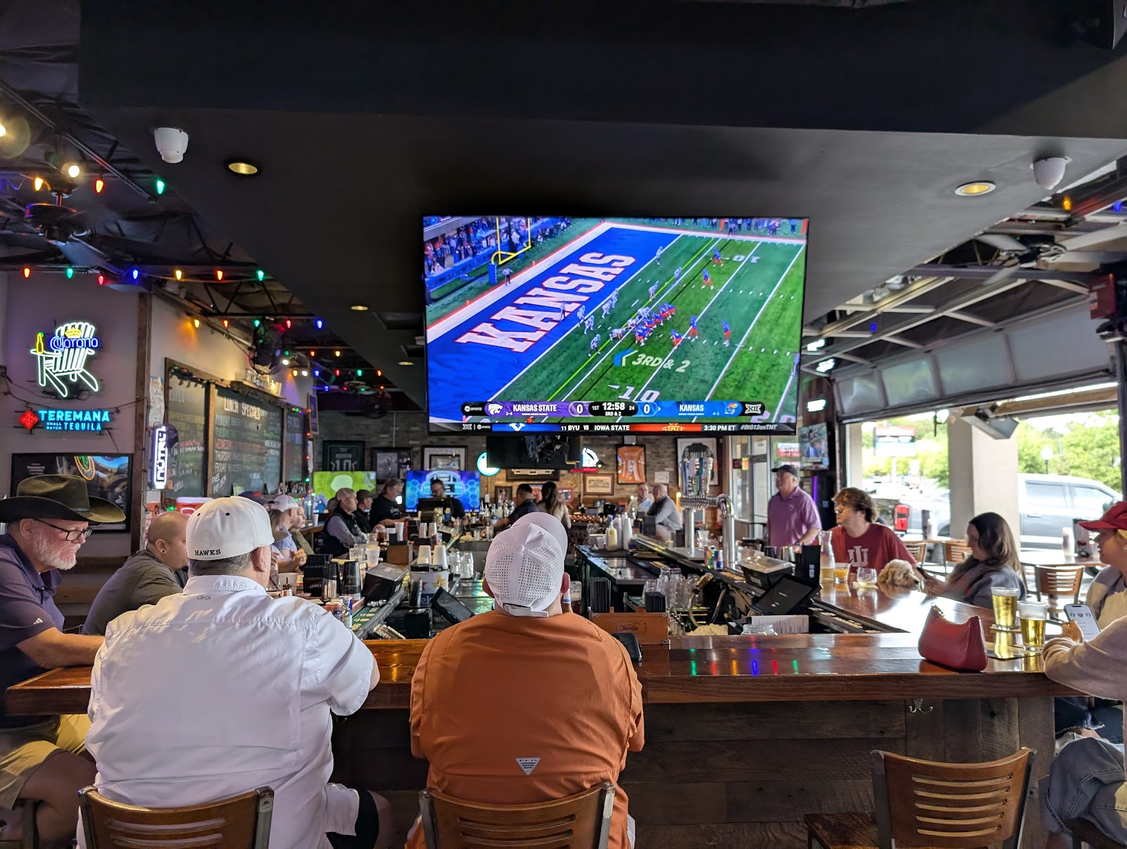 The Avenue Sports Grill photo 3